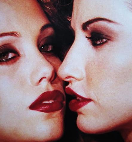 18P Gina Gershon &amp; Elizabeth Berkley