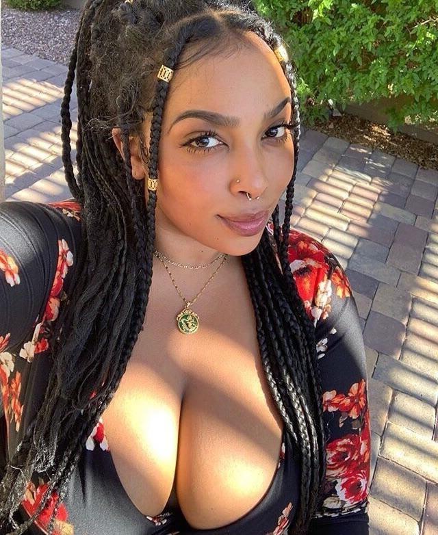 15P Busty Women 8