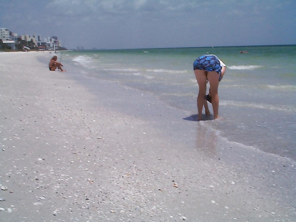 18P Public Beach Flashing Hairy Pussy