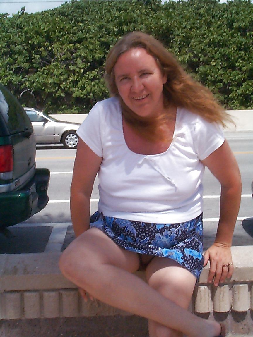 18P Public Beach Flashing Hairy Pussy