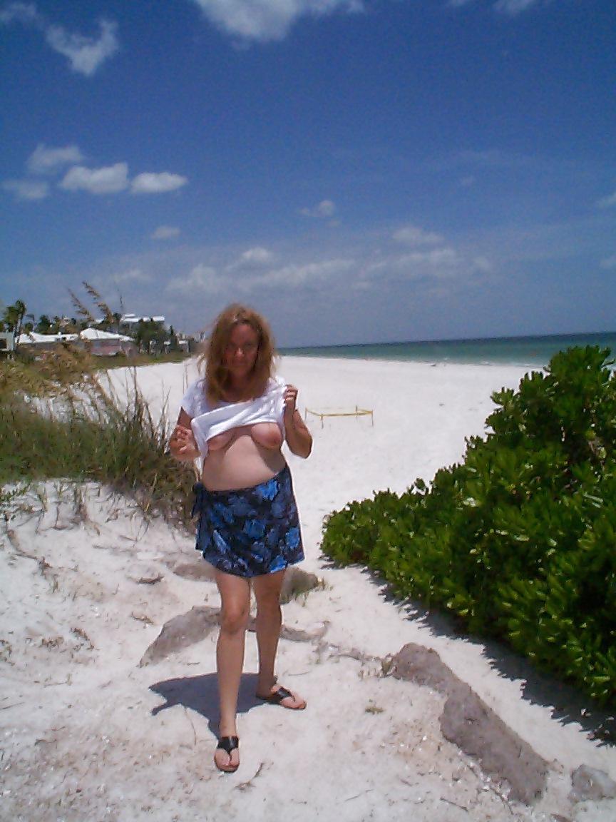 18P Public Beach Flashing Hairy Pussy