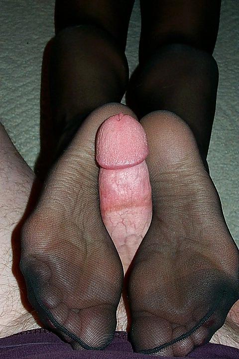 25P MILF-Footjob