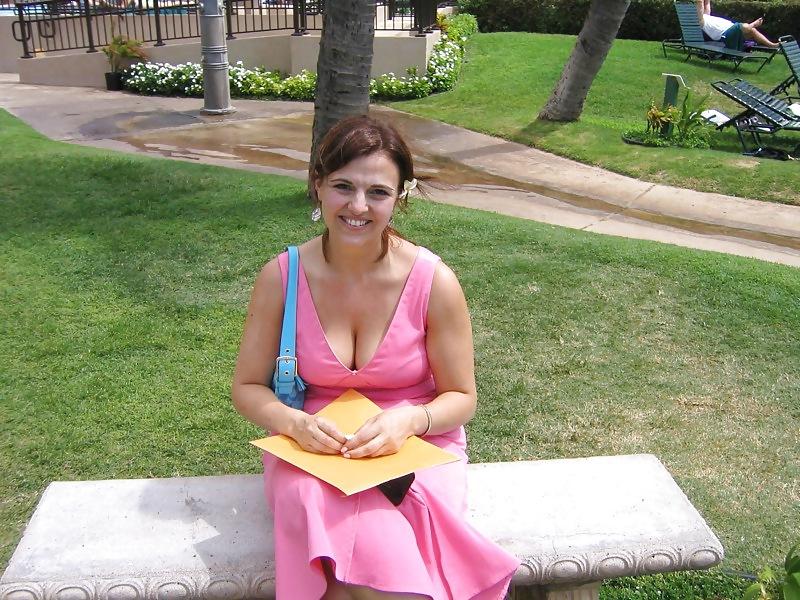 25P Wives On Vacation