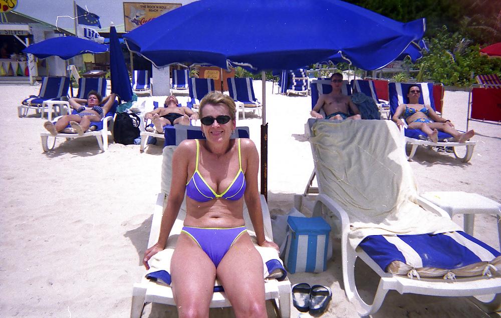 25P Wives On Vacation