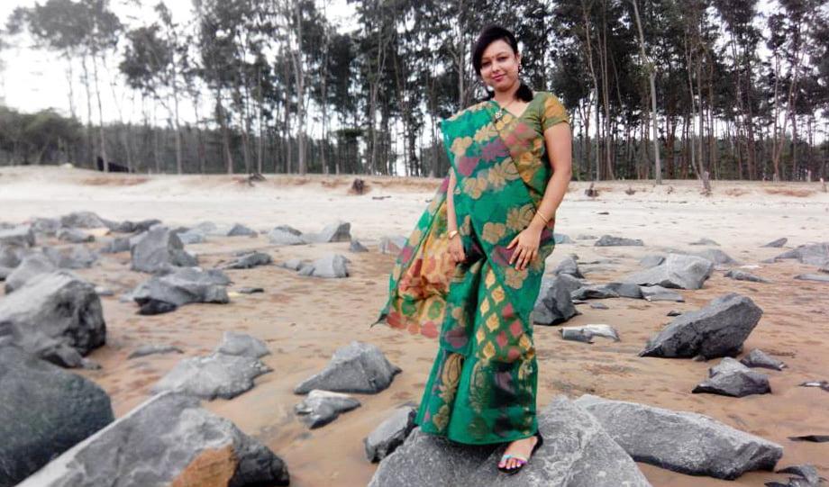 25P Unknown Desi Bhabhi 0001 (non nude)