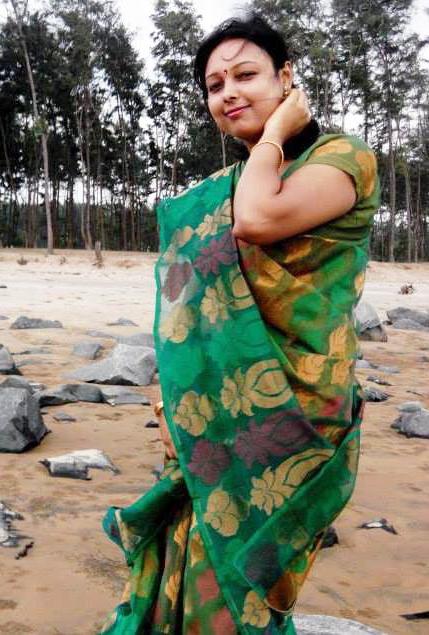 25P Unknown Desi Bhabhi 0001 (non nude)