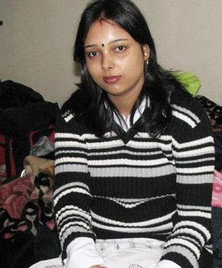 25P Unknown Desi Bhabhi 0001 (non nude)