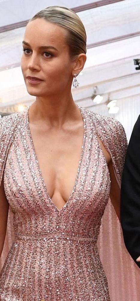25P Brie Larson beauty The Oscars 2020