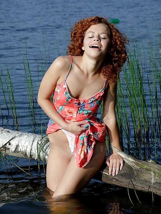 9P Redhead naked in a lake.
