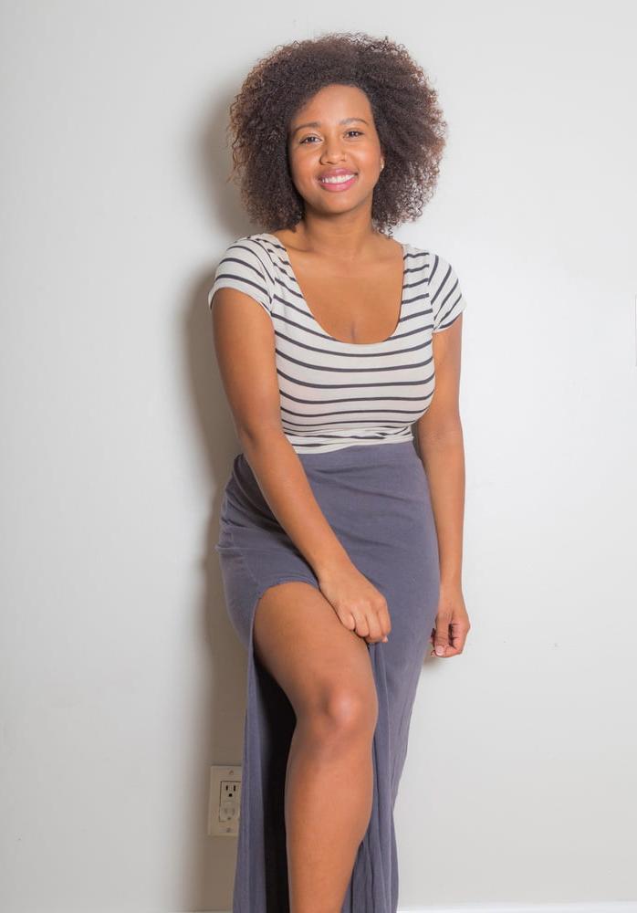 16P Busty Ebony Beauty strips