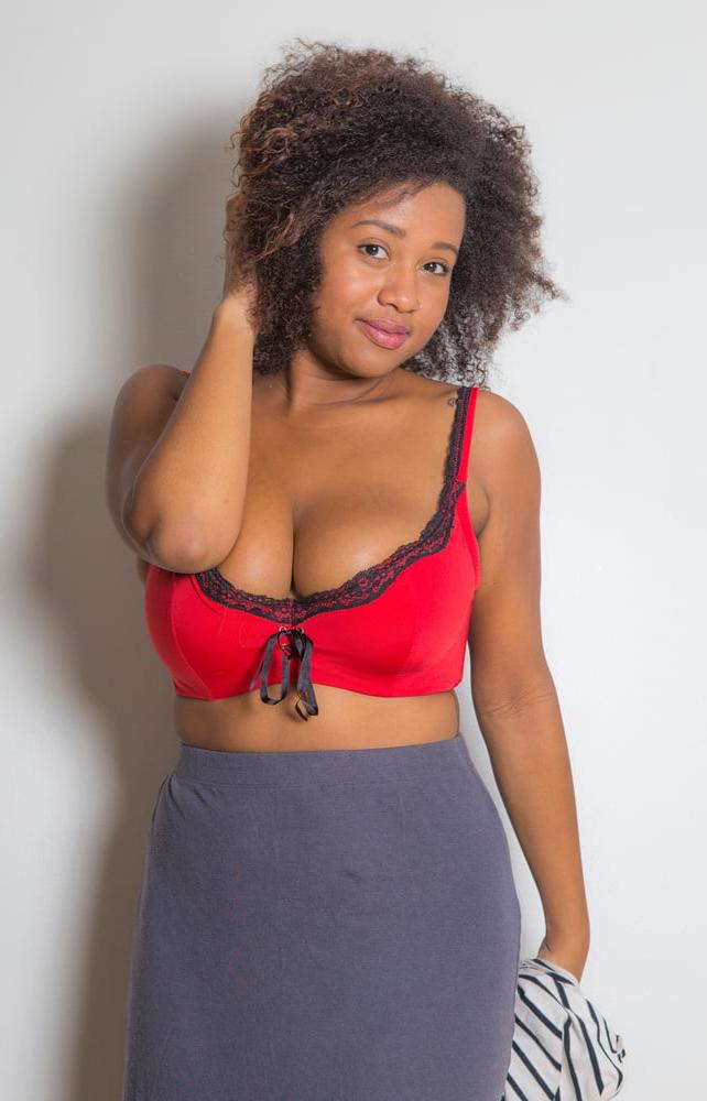 16P Busty Ebony Beauty strips
