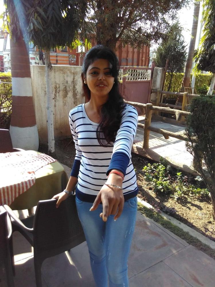 25P Unknown Desi Girl 0003 - Private Leaked Pics