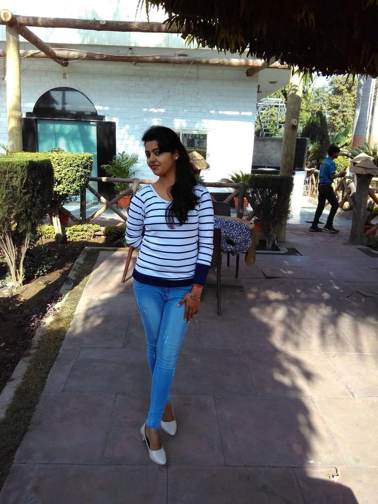 25P Unknown Desi Girl 0003 - Private Leaked Pics