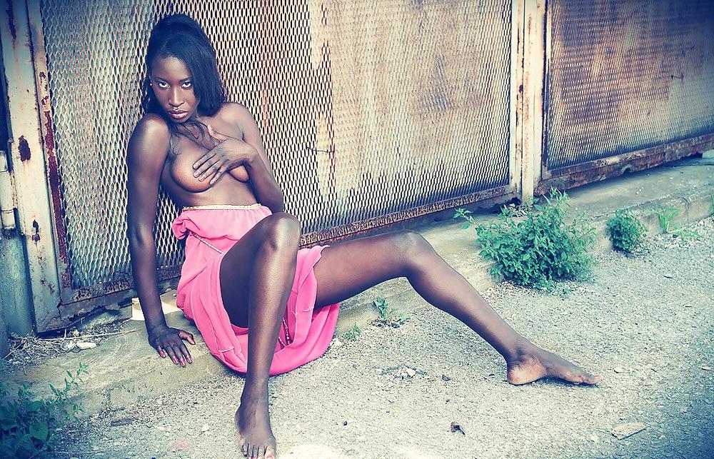 25P Amina - Ebony beauty