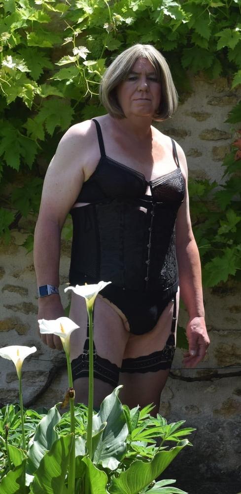 20P Black Corset