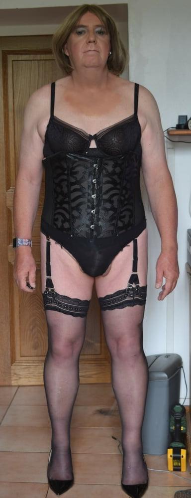 20P Black Corset