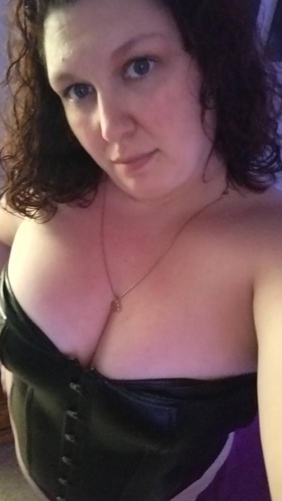 16P Latex clad hubby and leather corset and latex glove wife
