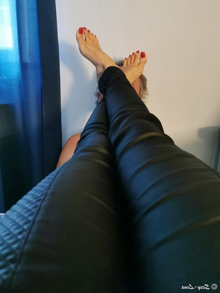 12P Foot Worship
