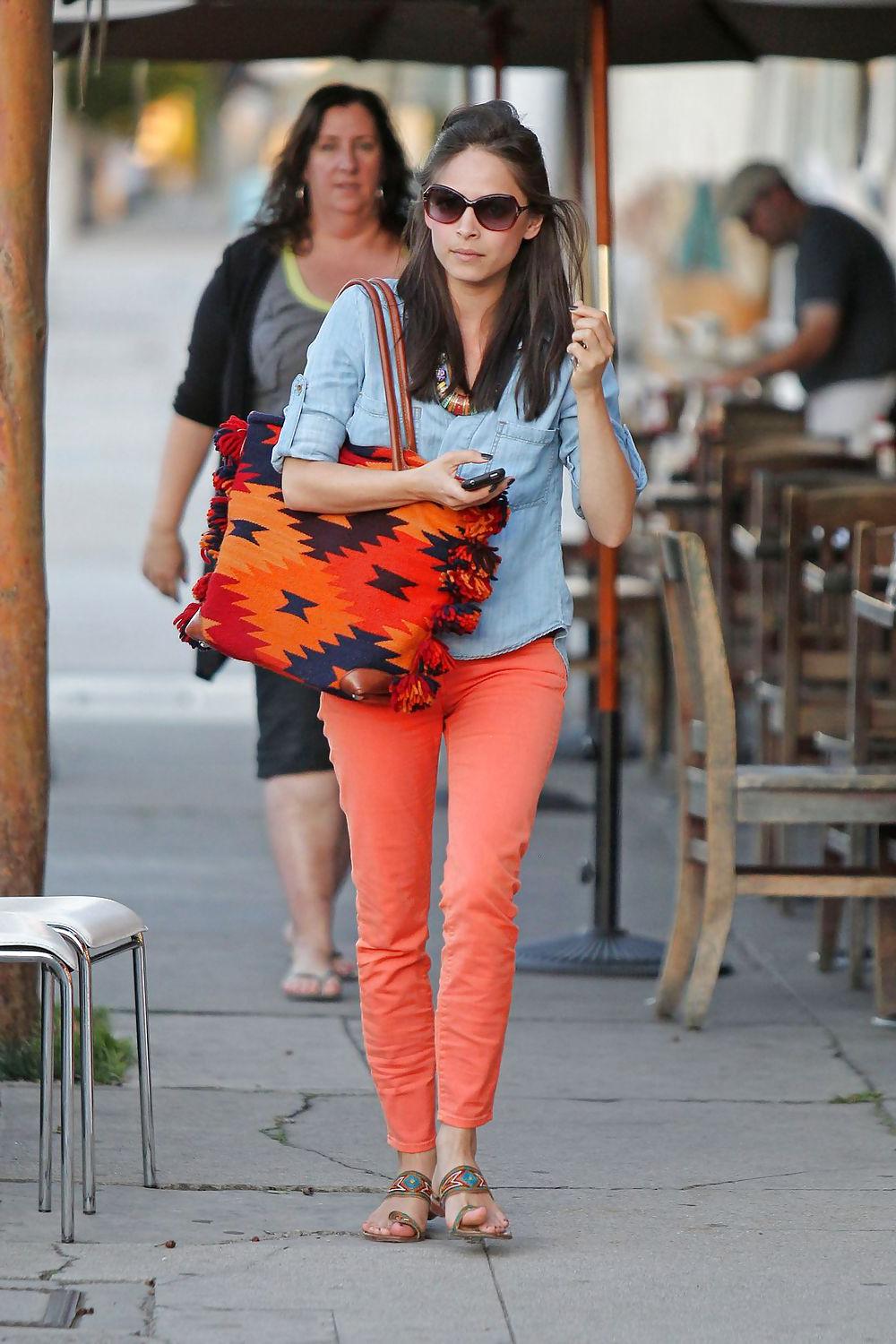 25P Kristin Kreuk Foot Pics