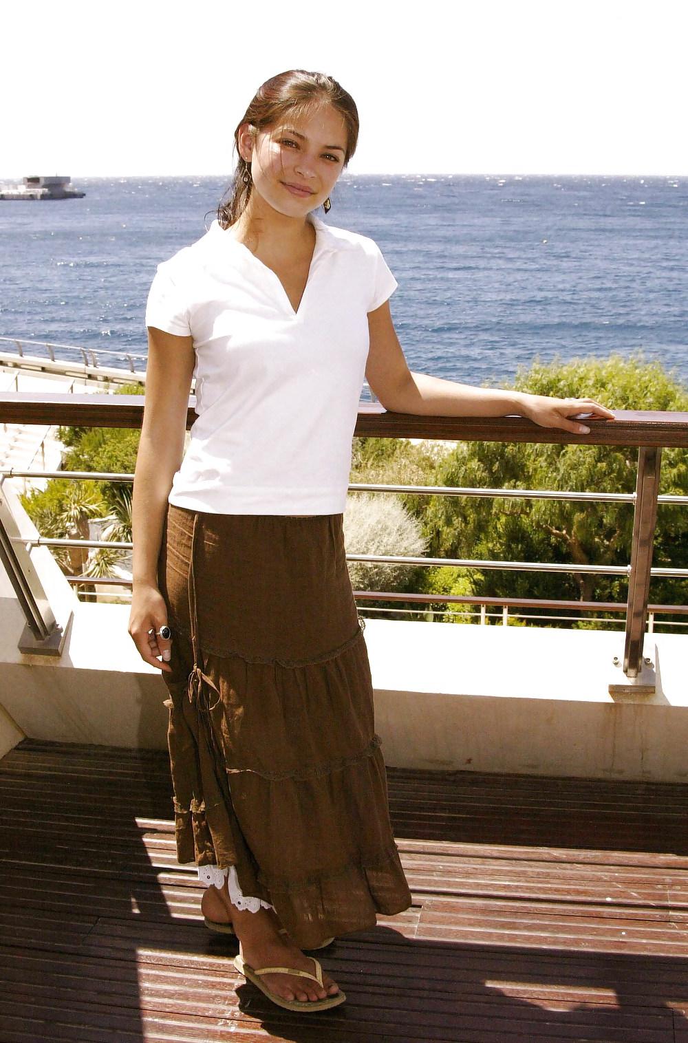 25P Kristin Kreuk Foot Pics