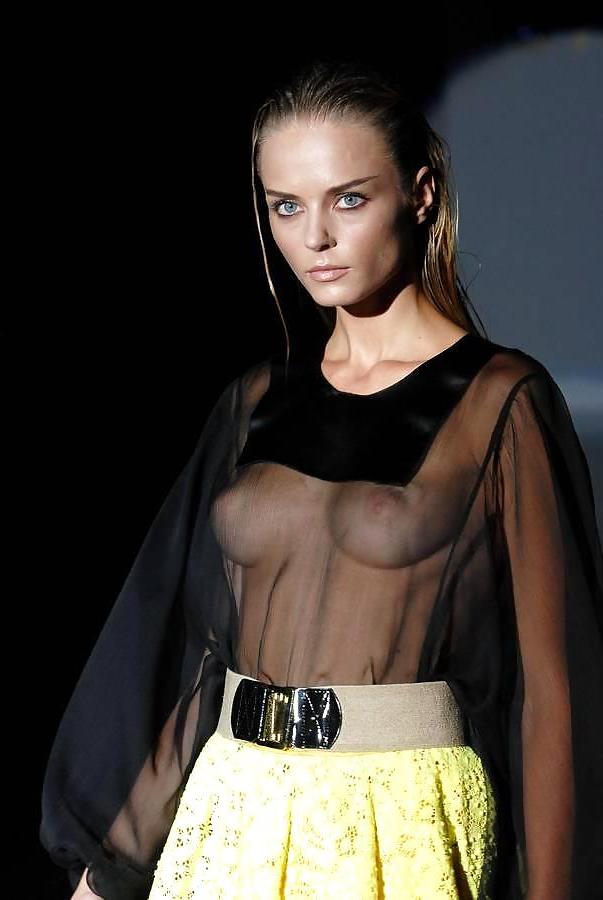 22P Models a podium downblouse