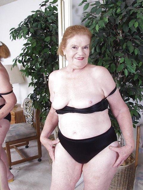25P Granny Davina