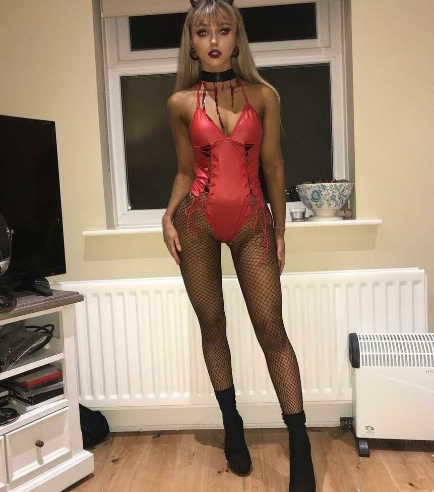 7P Halloween 2022 nude