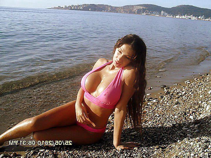 25P Firm Chested Babes in Bikinis