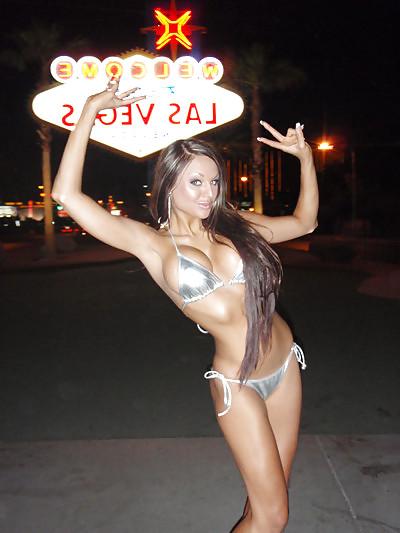 25P Firm Chested Babes in Bikinis