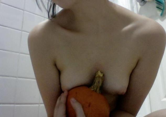 25P Masturbation with Pumpkin