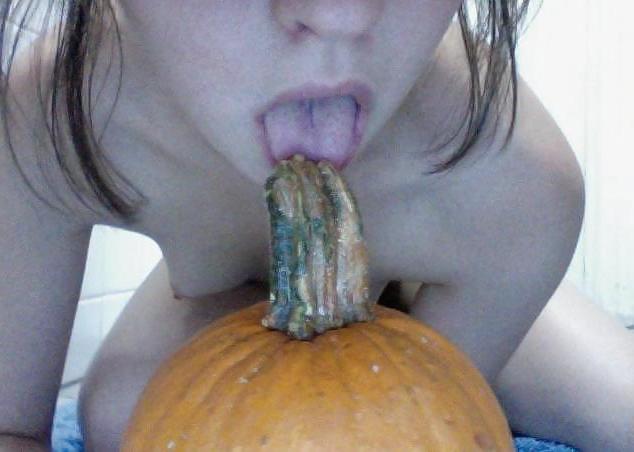 25P Masturbation with Pumpkin