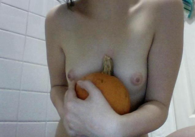 25P Masturbation with Pumpkin
