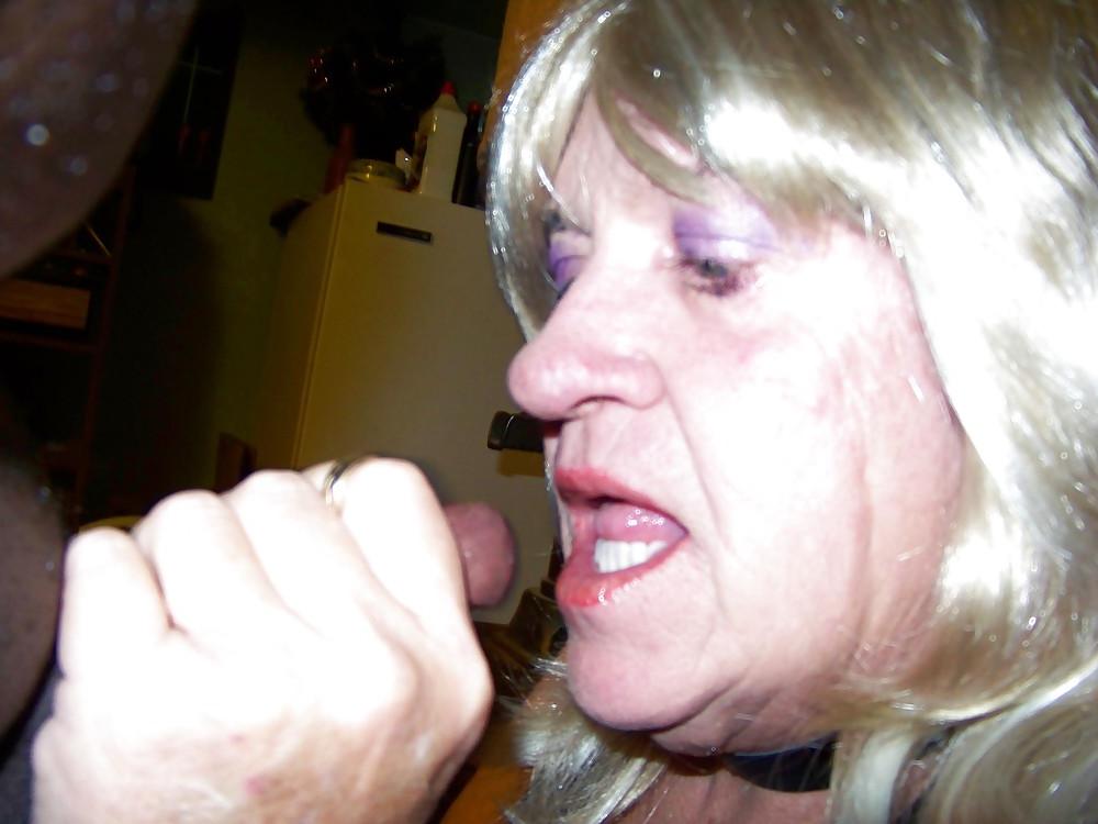 10P Sucking and cleaning the condom