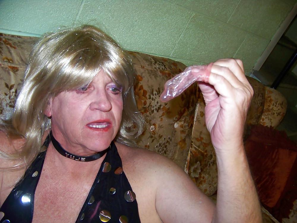 10P Sucking and cleaning the condom