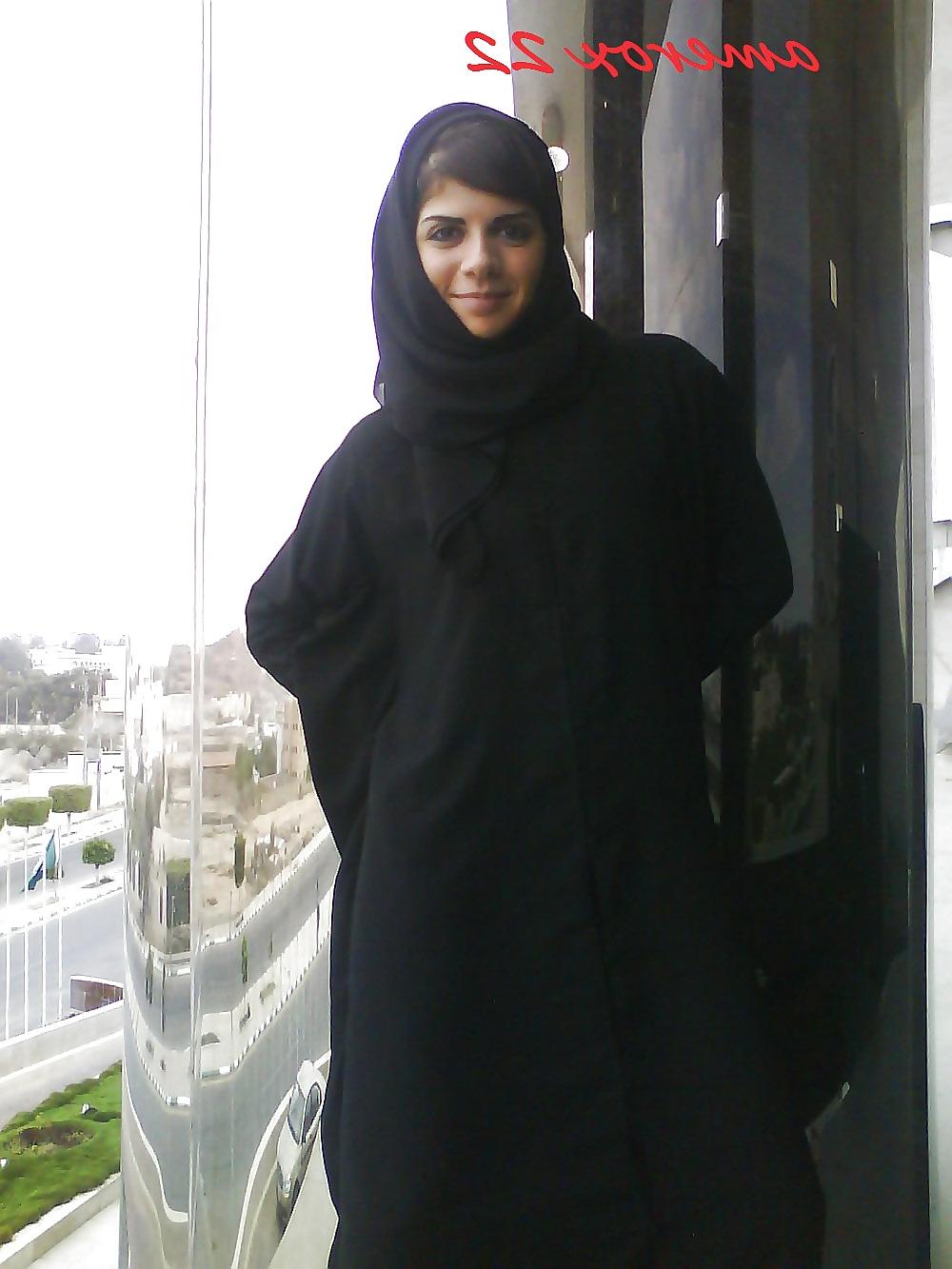 5P Arab emarats woman