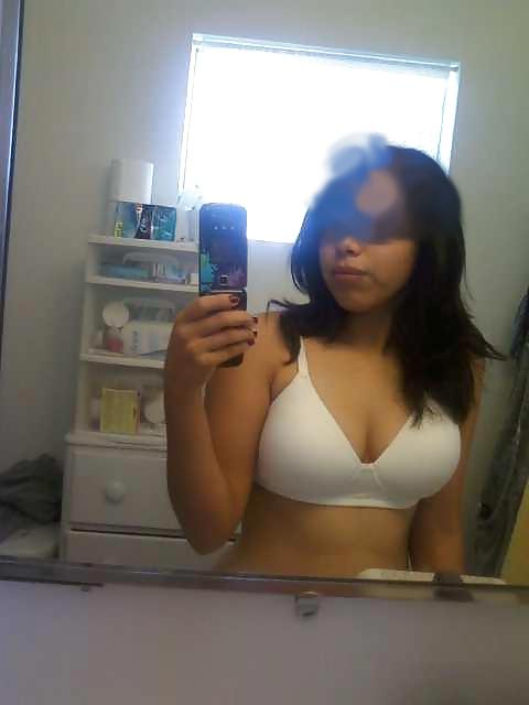 6P Desi indian lesbian showing her boobs