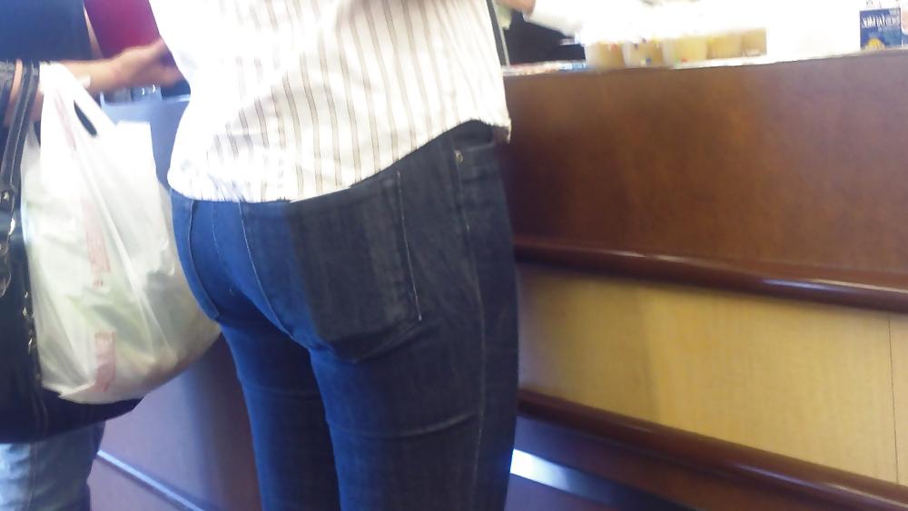 25P Ass & Butt in tight Blue Jeans looking fine 