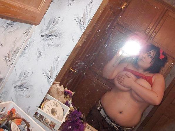 25P Chubby girls self pic 4