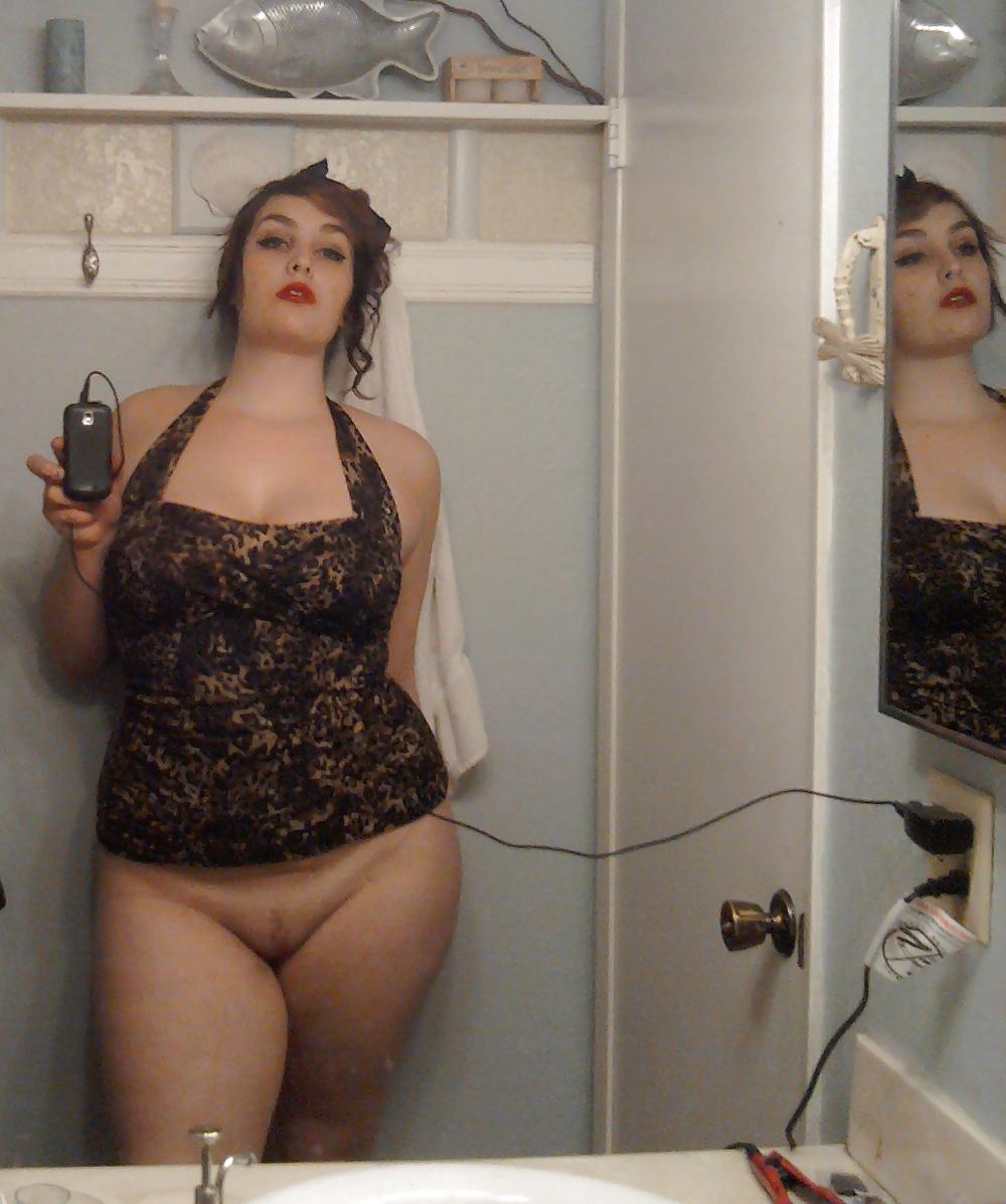 25P Chubby girls self pic 4