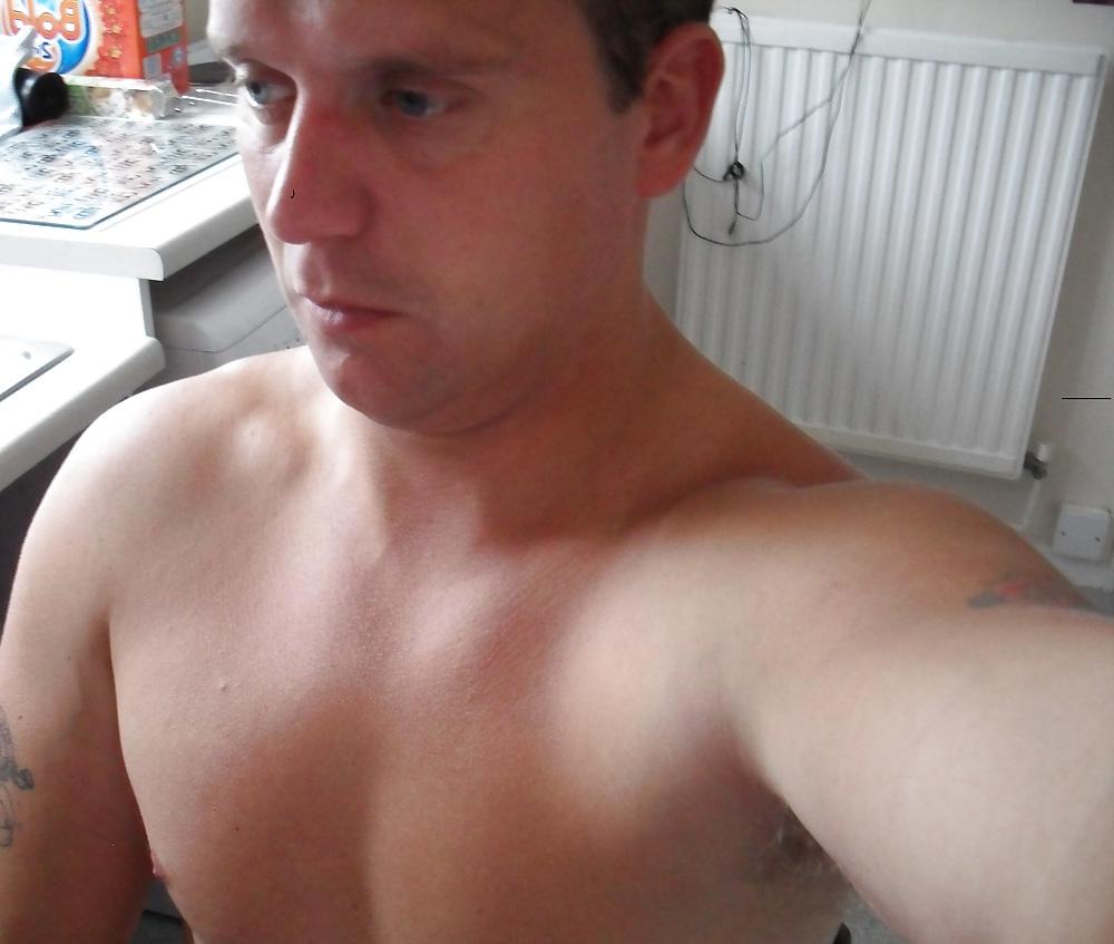 10P Young guy looking for honey