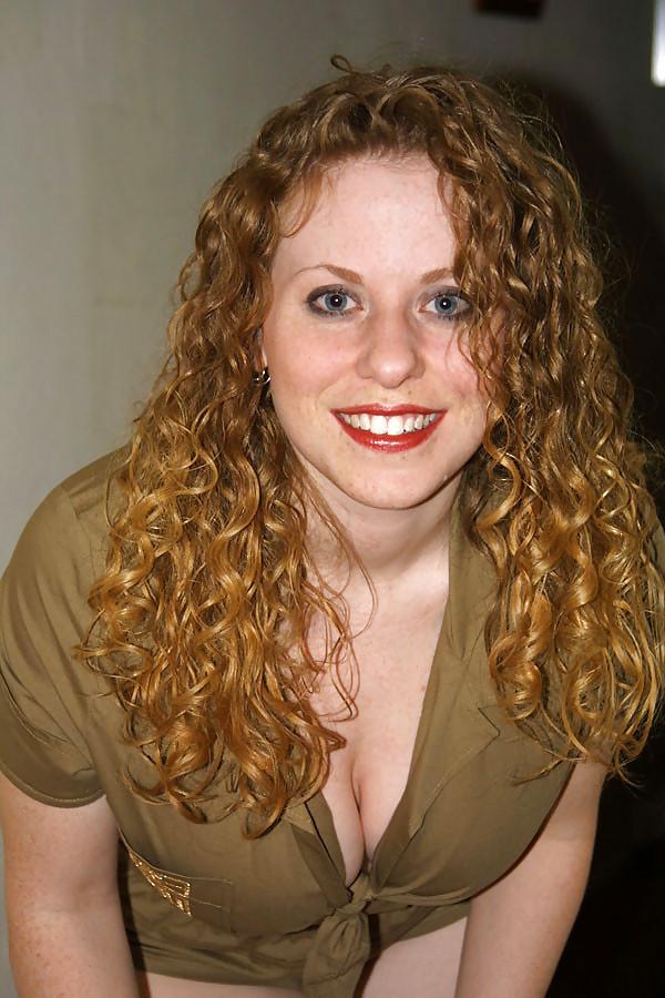 25P Busty Redhead Delivery Girl