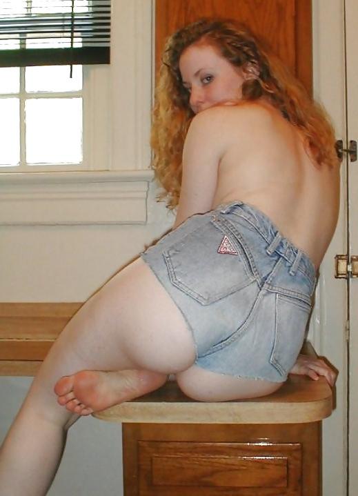 25P Busty Redhead Delivery Girl