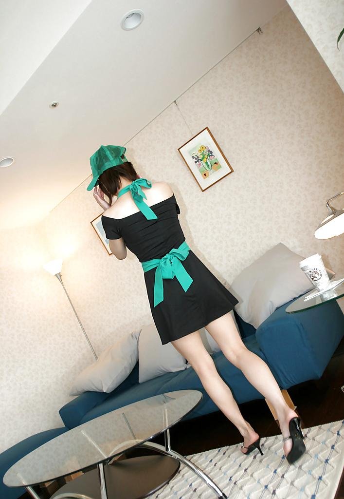 20P Japanese coffee delivery girl
