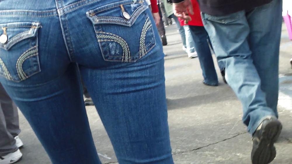 19P Beautiful teen ass & butt in tight blue jeans