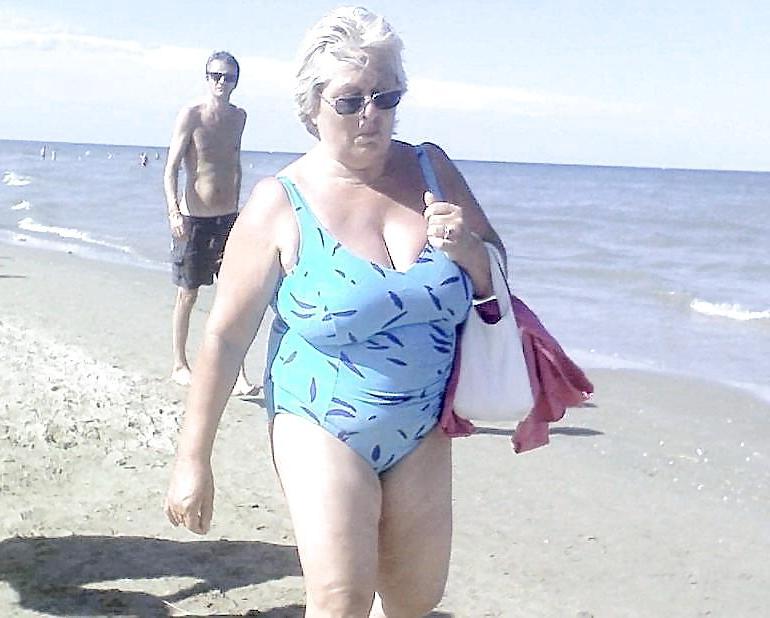 25P Grannies on beach