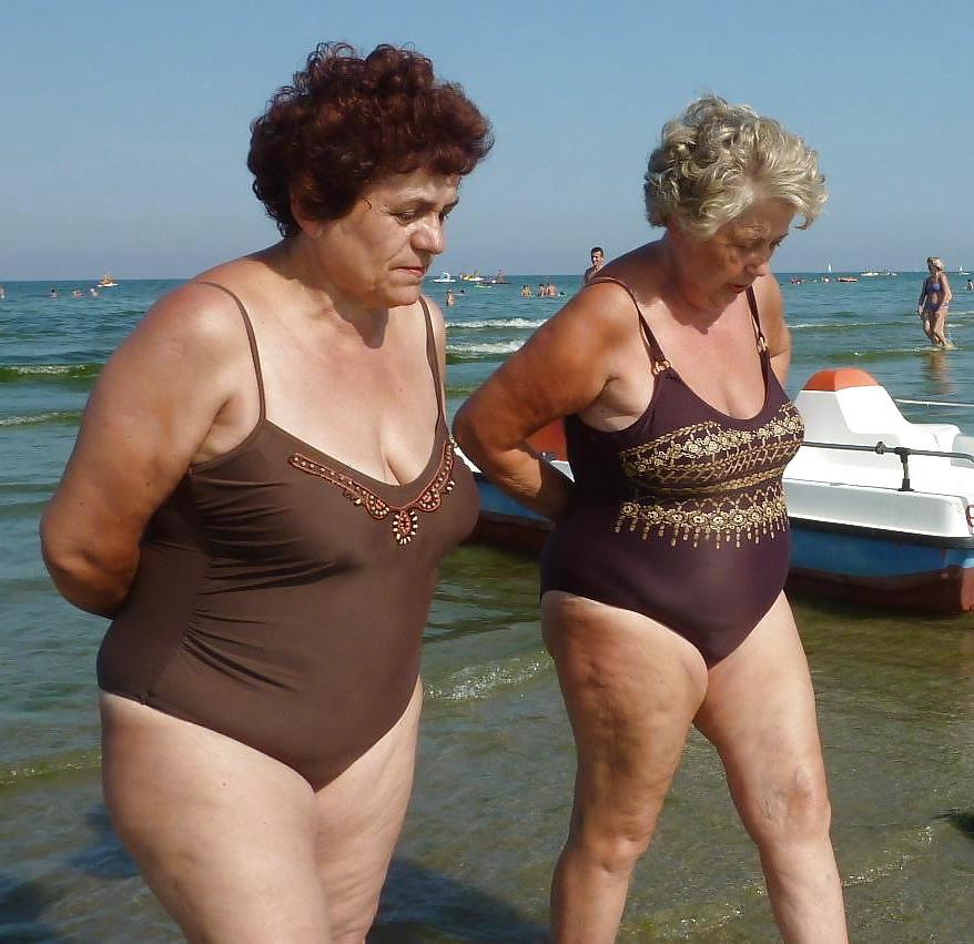 25P Grannies on beach