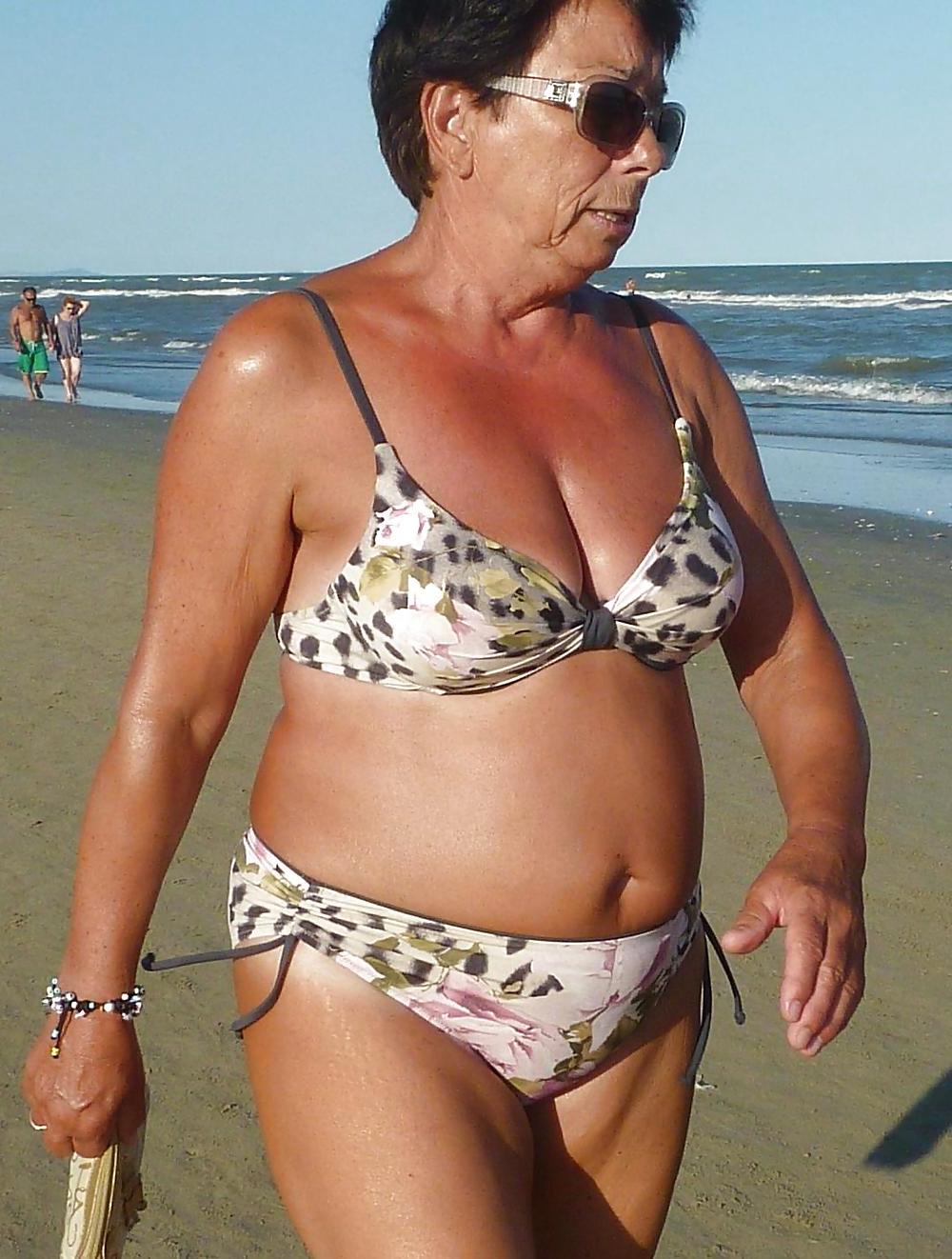 25P Grannies on beach