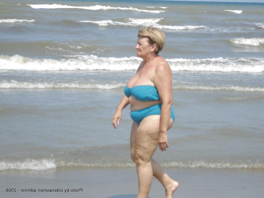 25P Grannies on beach