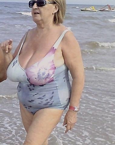25P Grannies on beach
