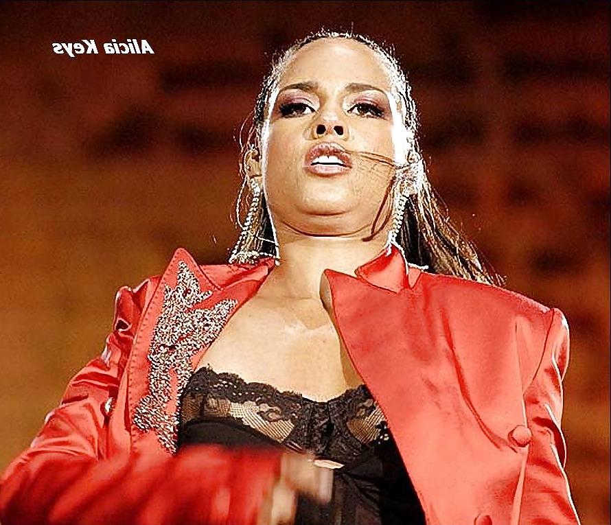 10P Celebs downblouse